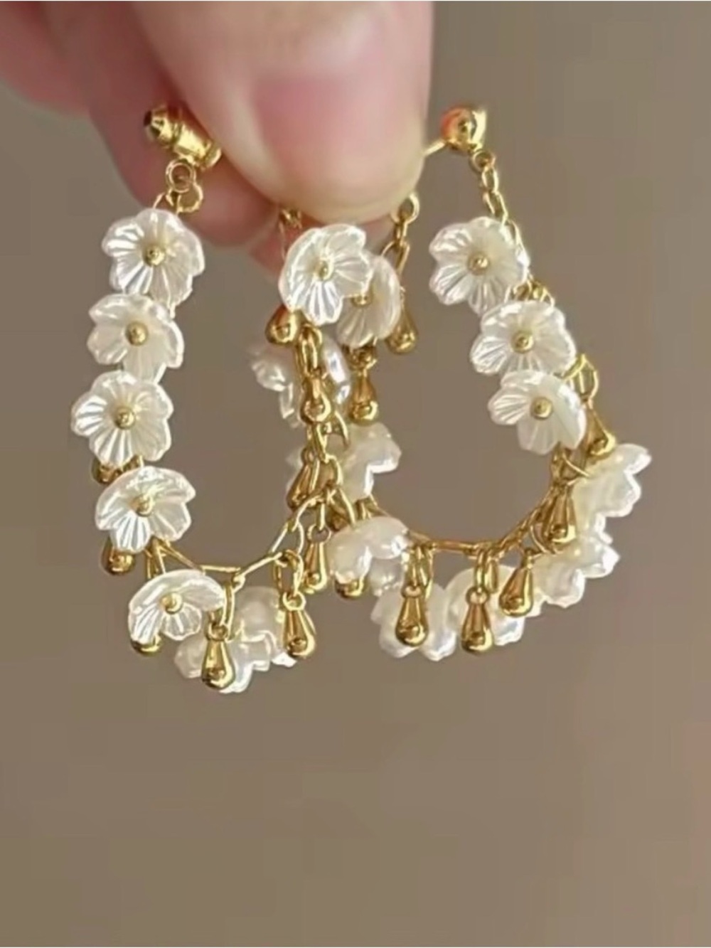 Flower Earrings pearl white - Picture 4 of 8